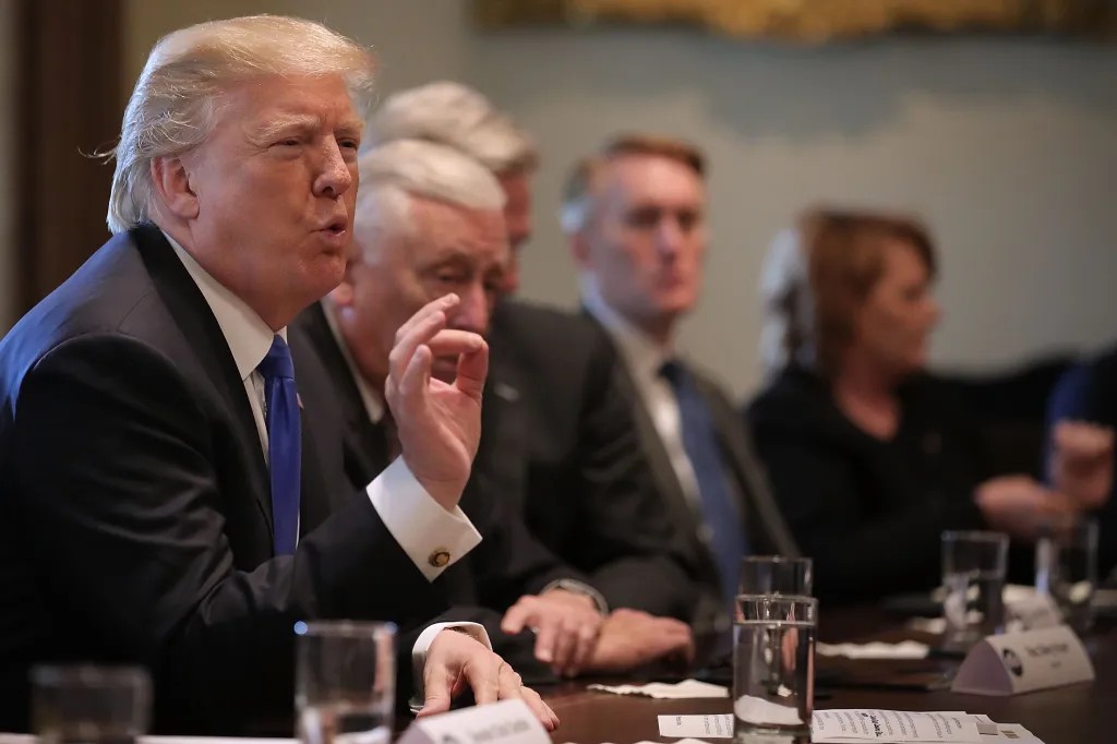 Leia mais sobre o artigo Trump, tarifas e o fantasma dos BRICS